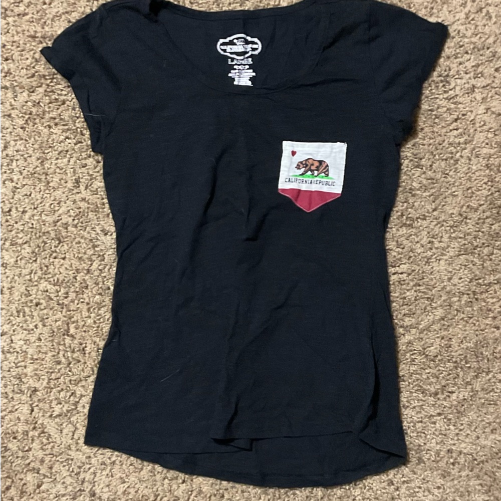 Women’s California Republic Black T-shirt. Size large.